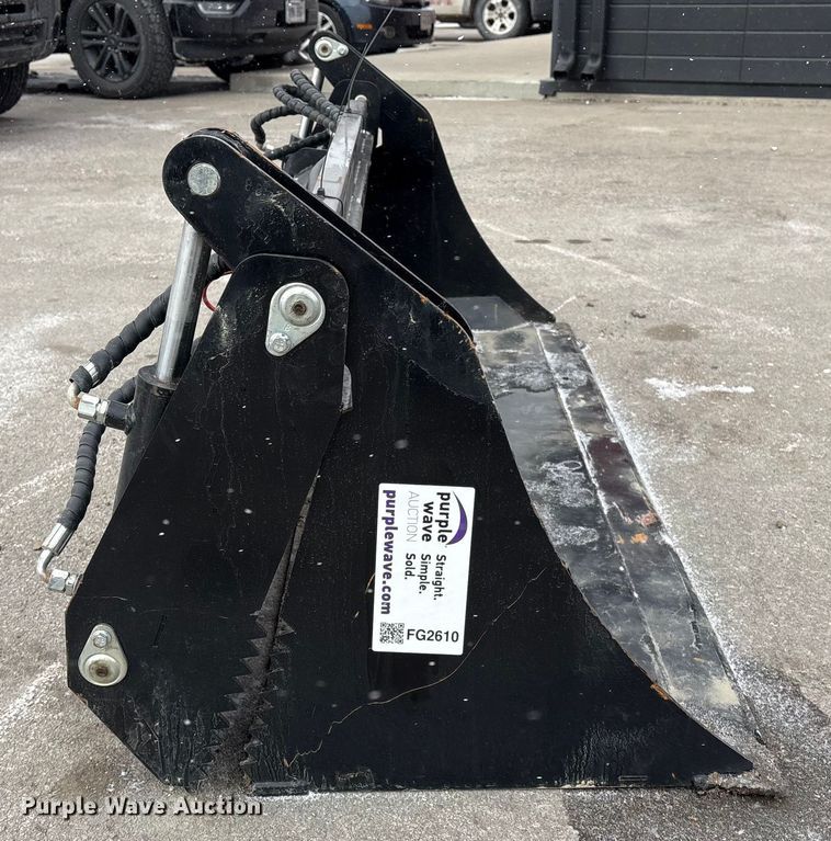 image for item FG2610 2025 Giyi KH72 skid steer four-in-one bucket