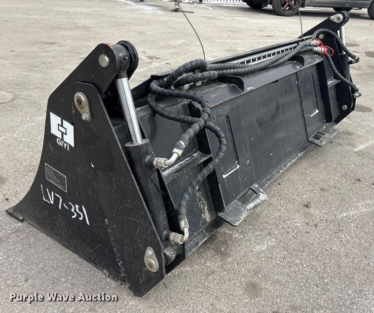 image for item FG2610 2025 Giyi KH72 skid steer four-in-one bucket
