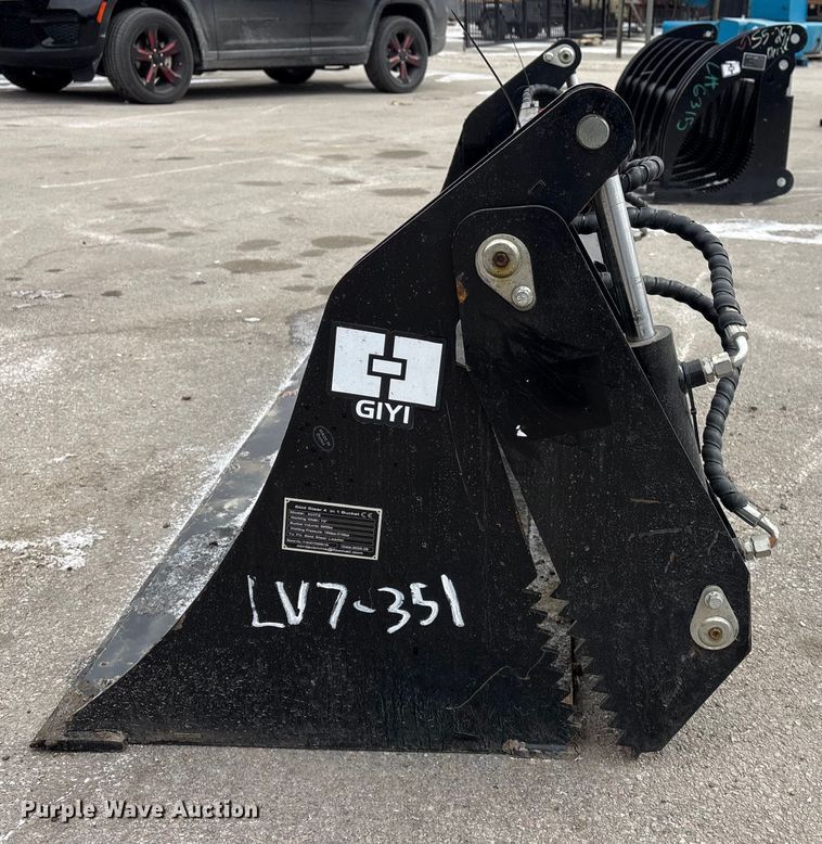 image for item FG2610 2025 Giyi KH72 skid steer four-in-one bucket