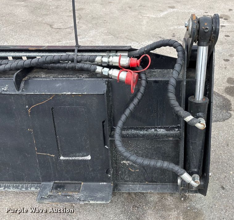 image for item FG2610 2025 Giyi KH72 skid steer four-in-one bucket