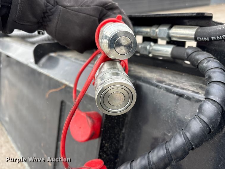 image for item FG2610 2025 Giyi KH72 skid steer four-in-one bucket