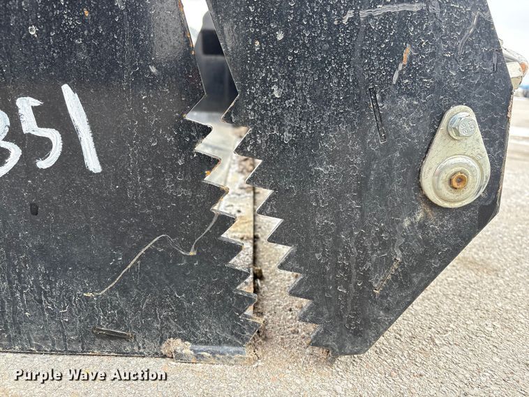 image for item FG2610 2025 Giyi KH72 skid steer four-in-one bucket