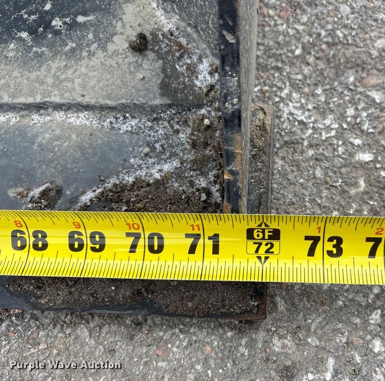 image for item FG2610 2025 Giyi KH72 skid steer four-in-one bucket