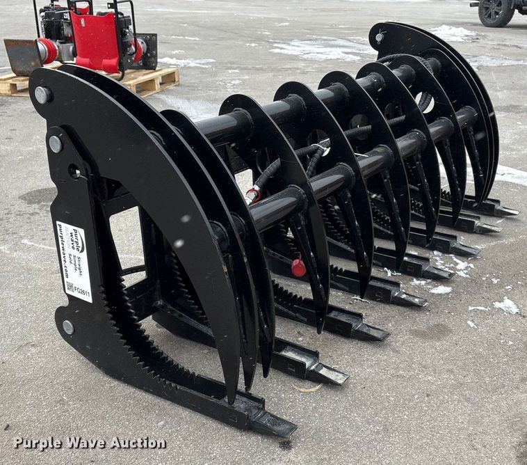 image for item FG2611 2025 Giyi CLG72 skid steer grapple bucket