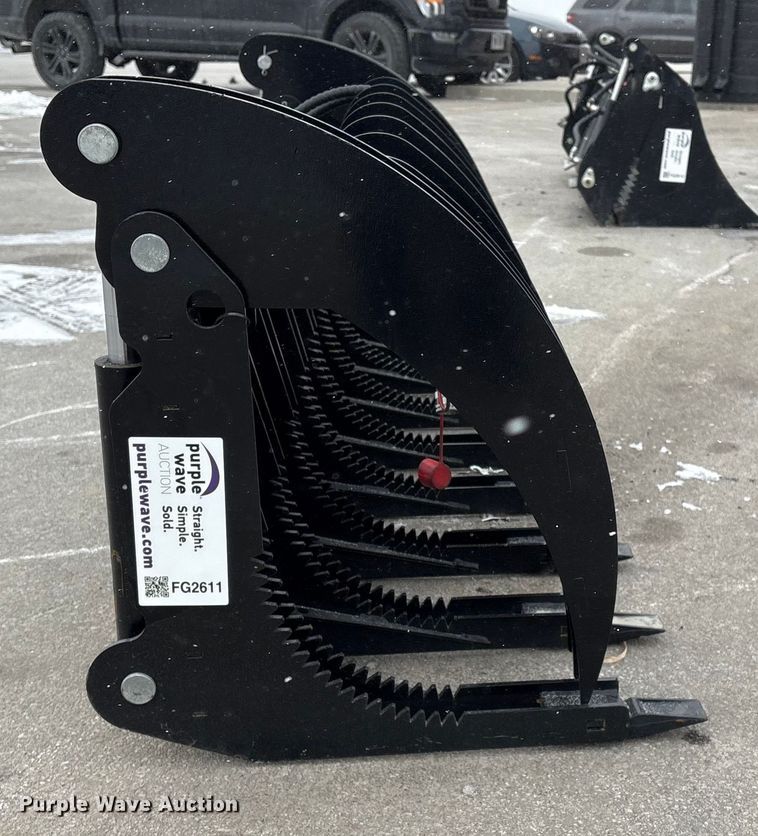 image for item FG2611 2025 Giyi CLG72 skid steer grapple bucket