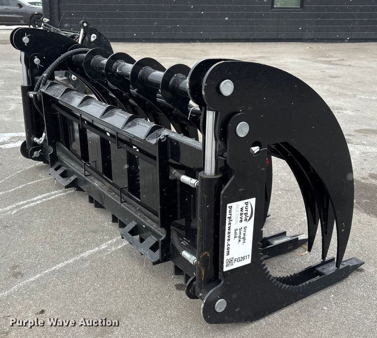 image for item FG2611 2025 Giyi CLG72 skid steer grapple bucket