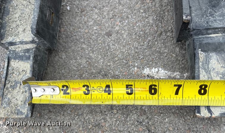 image for item FG2611 2025 Giyi CLG72 skid steer grapple bucket