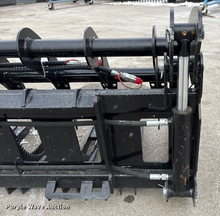 image for item FG2611 2025 Giyi CLG72 skid steer grapple bucket