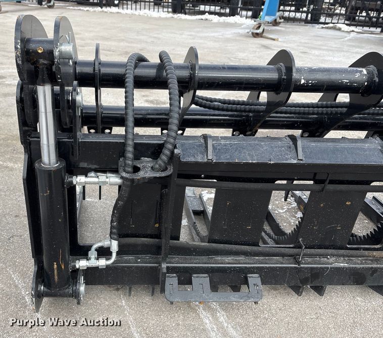 image for item FG2611 2025 Giyi CLG72 skid steer grapple bucket