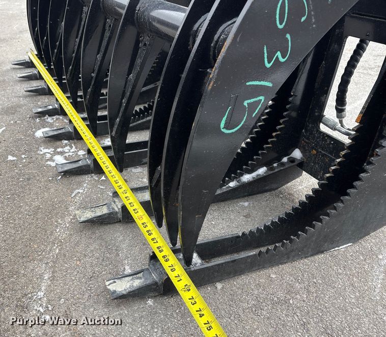 image for item FG2611 2025 Giyi CLG72 skid steer grapple bucket