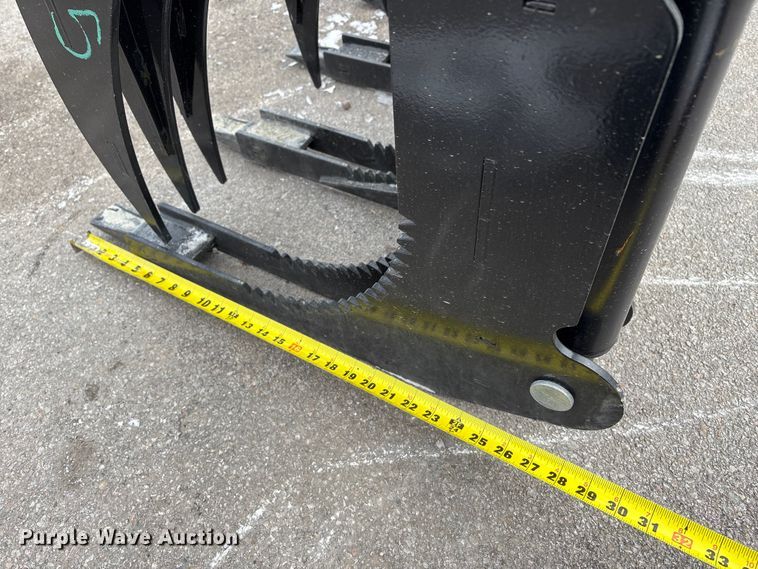 image for item FG2611 2025 Giyi CLG72 skid steer grapple bucket