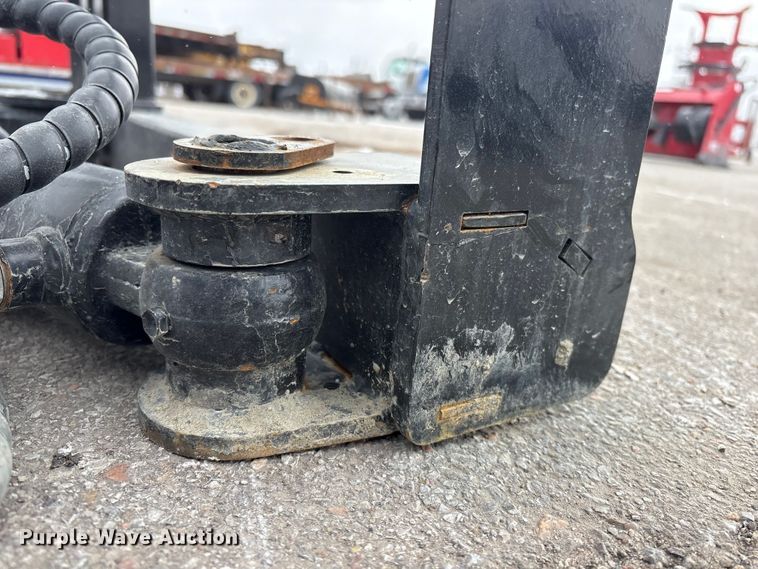 image for item FG2613 Giyi skid steer trencher