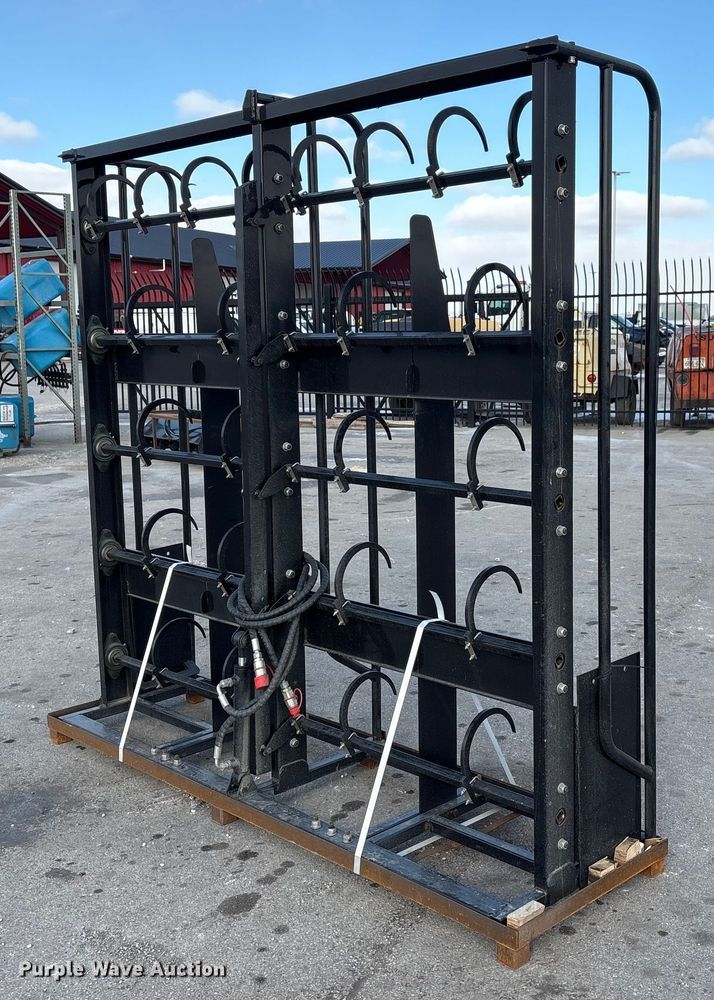 image for item FG2617 2025 Giyi HBC85 skid steer bale accumulator grapple