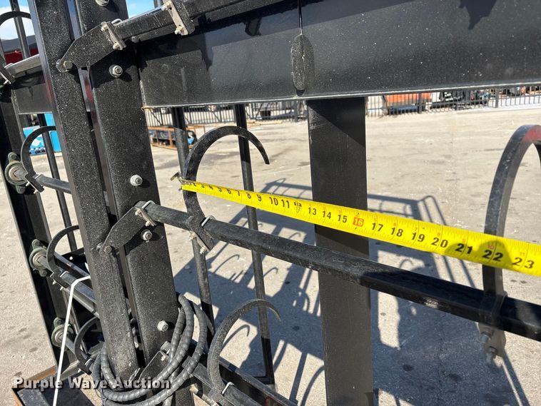 image for item FG2617 2025 Giyi HBC85 skid steer bale accumulator grapple