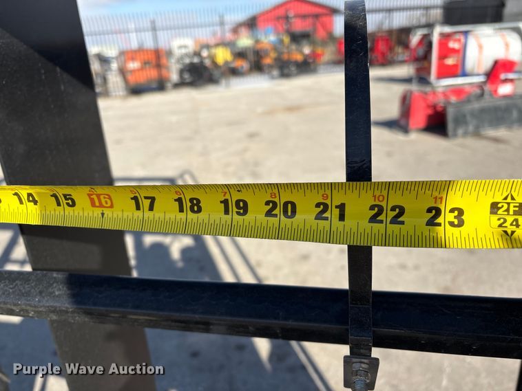 image for item FG2617 2025 Giyi HBC85 skid steer bale accumulator grapple