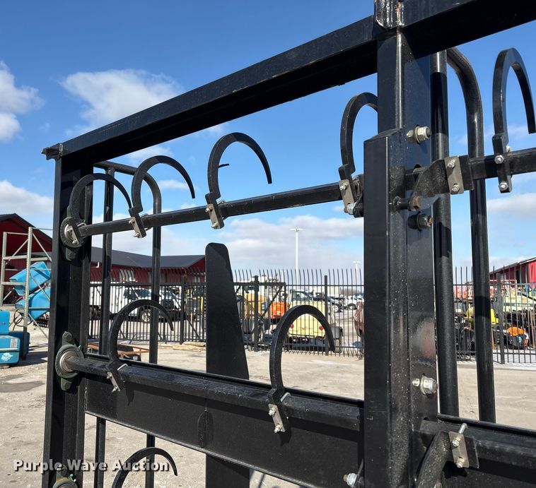 image for item FG2617 2025 Giyi HBC85 skid steer bale accumulator grapple