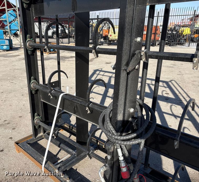 image for item FG2617 2025 Giyi HBC85 skid steer bale accumulator grapple