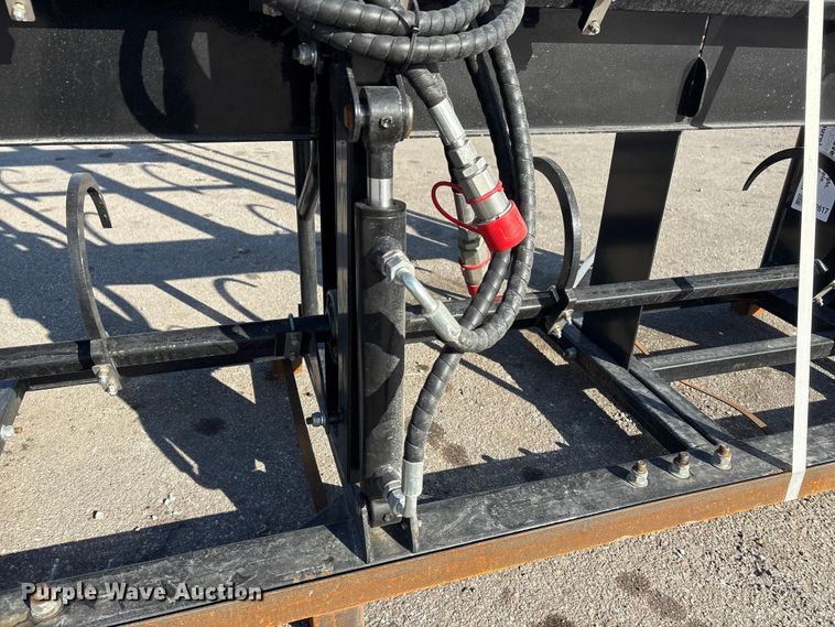 image for item FG2617 2025 Giyi HBC85 skid steer bale accumulator grapple