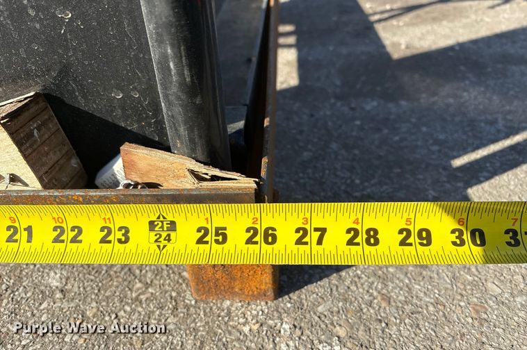 image for item FG2617 2025 Giyi HBC85 skid steer bale accumulator grapple