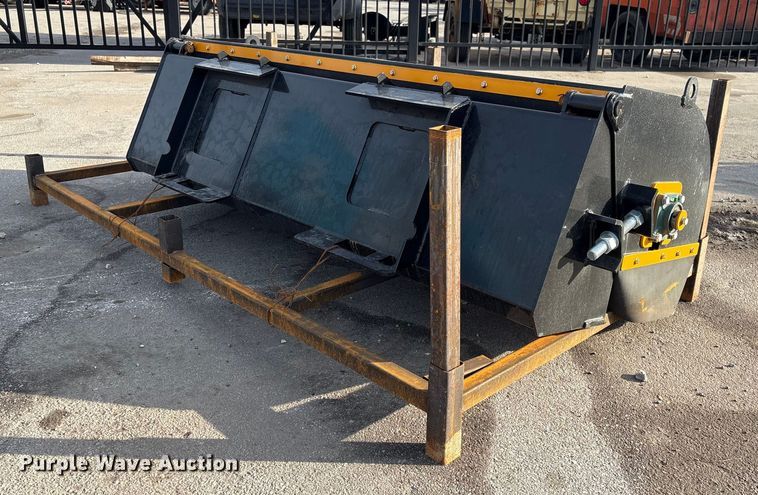 image for item FG2622 2025 Giyi BS72 skid steer sweeper