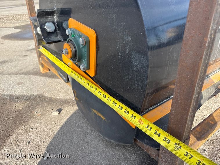 image for item FG2622 2025 Giyi BS72 skid steer sweeper