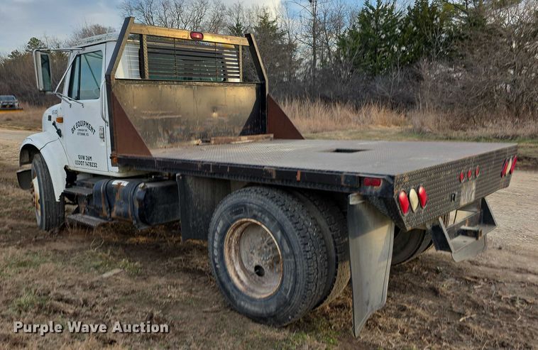 image for item FI0738 1994 International 4900 flatbed truck