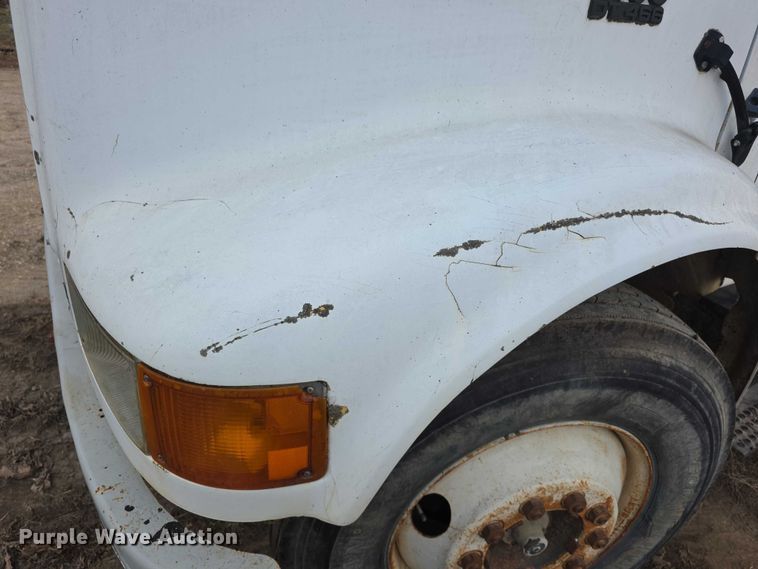 image for item FI0738 1994 International 4900 flatbed truck