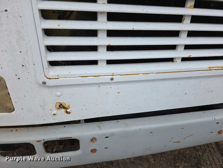 image for item FI0738 1994 International 4900 flatbed truck