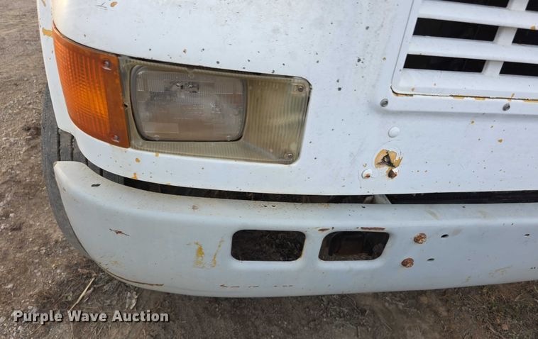 image for item FI0738 1994 International 4900 flatbed truck