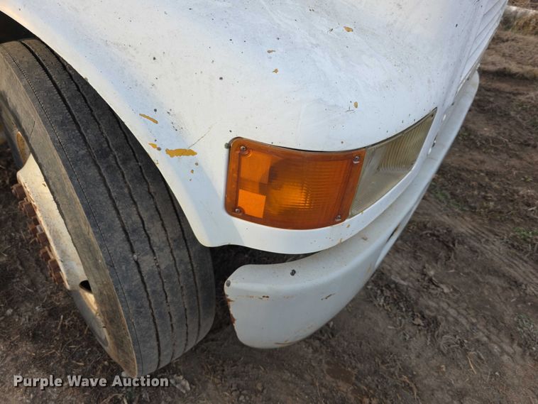 image for item FI0738 1994 International 4900 flatbed truck