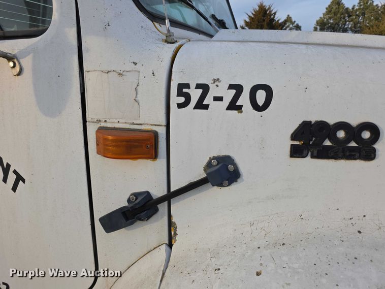 image for item FI0738 1994 International 4900 flatbed truck