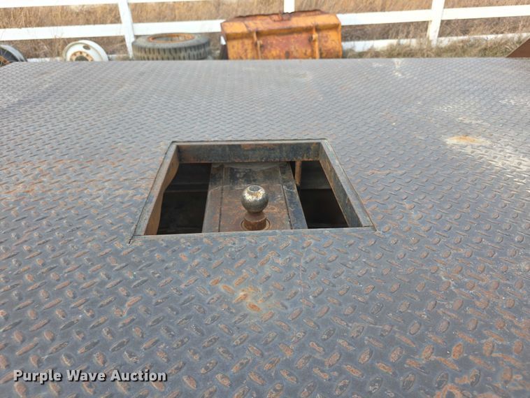 image for item FI0738 1994 International 4900 flatbed truck