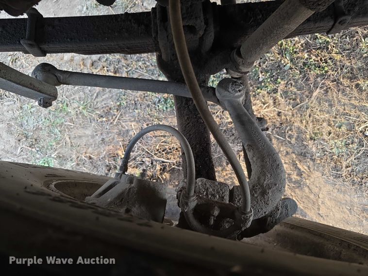 image for item FI0738 1994 International 4900 flatbed truck