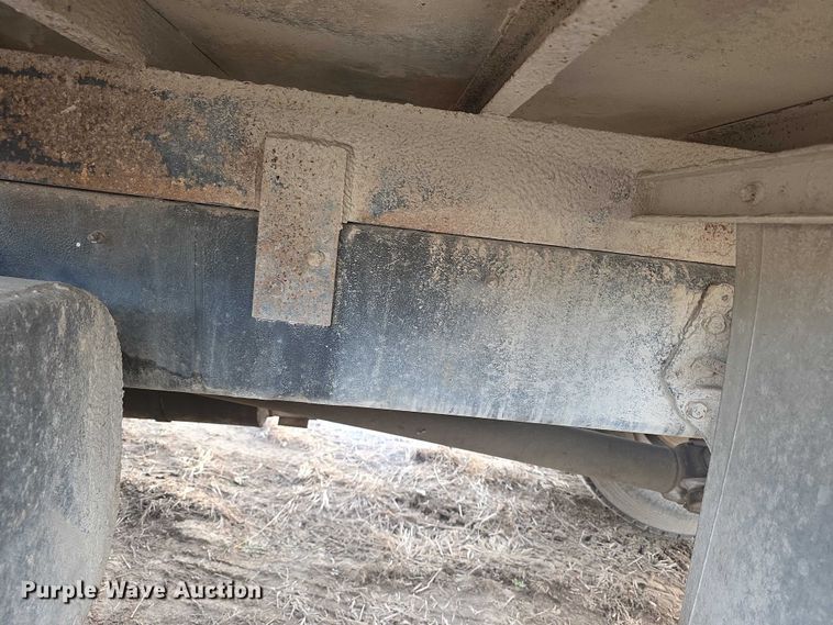 image for item FI0738 1994 International 4900 flatbed truck