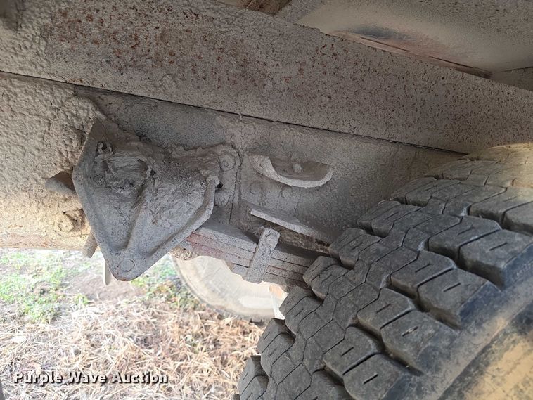 image for item FI0738 1994 International 4900 flatbed truck