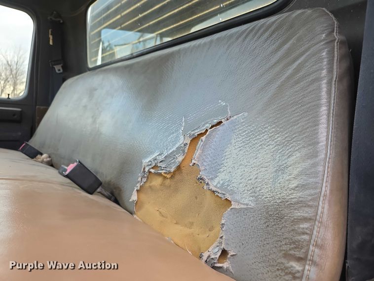 image for item FI0738 1994 International 4900 flatbed truck