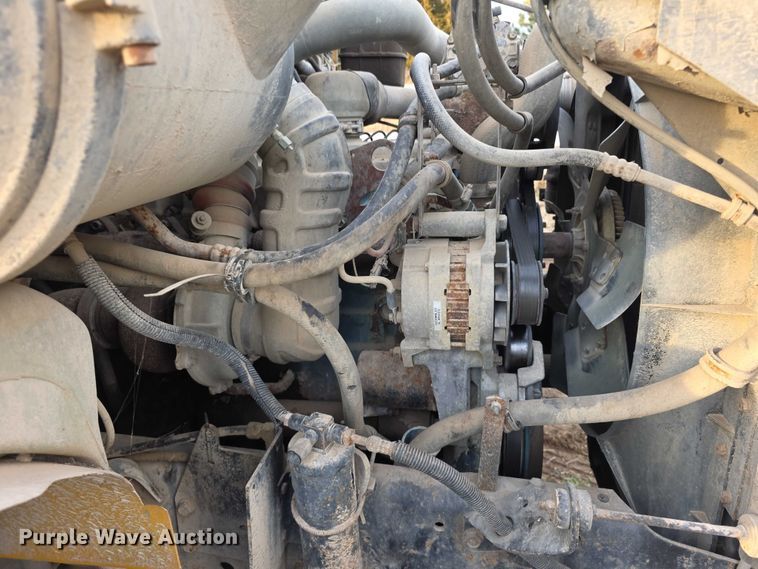 image for item FI0738 1994 International 4900 flatbed truck