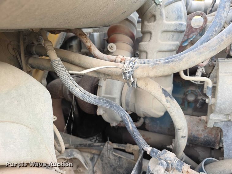 image for item FI0738 1994 International 4900 flatbed truck