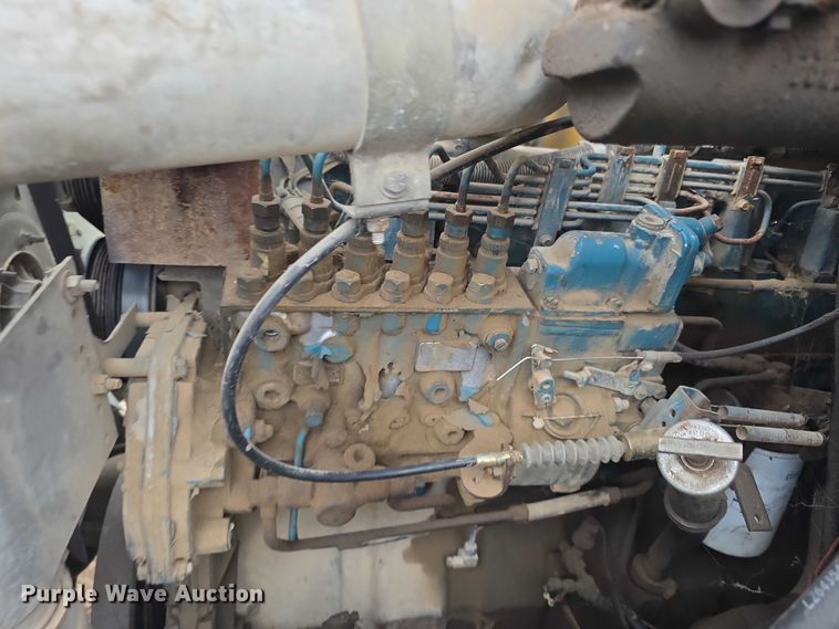 image for item FI0738 1994 International 4900 flatbed truck