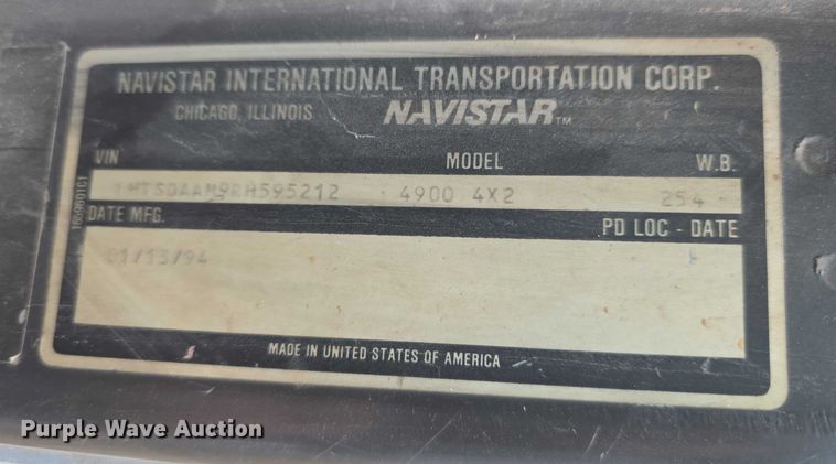 image for item FI0738 1994 International 4900 flatbed truck