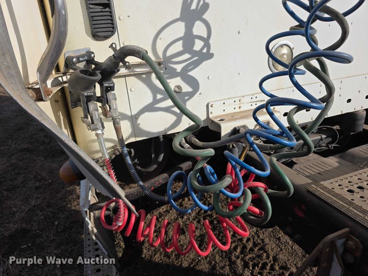 image for item FI0743 2005 Freightliner CST120 semi truck