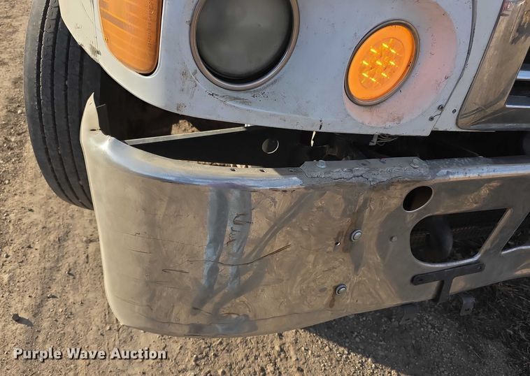 image for item FI0743 2005 Freightliner CST120 semi truck