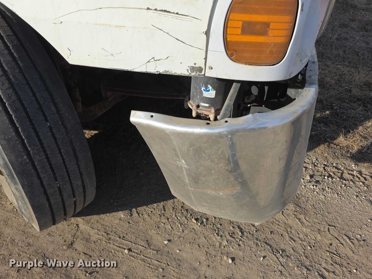 image for item FI0743 2005 Freightliner CST120 semi truck