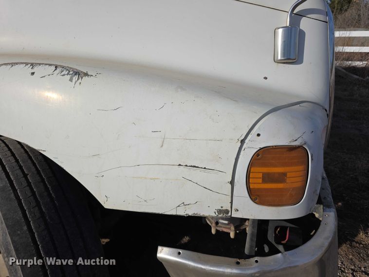 image for item FI0743 2005 Freightliner CST120 semi truck