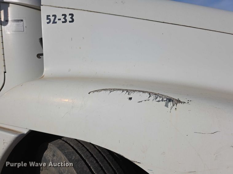 image for item FI0743 2005 Freightliner CST120 semi truck