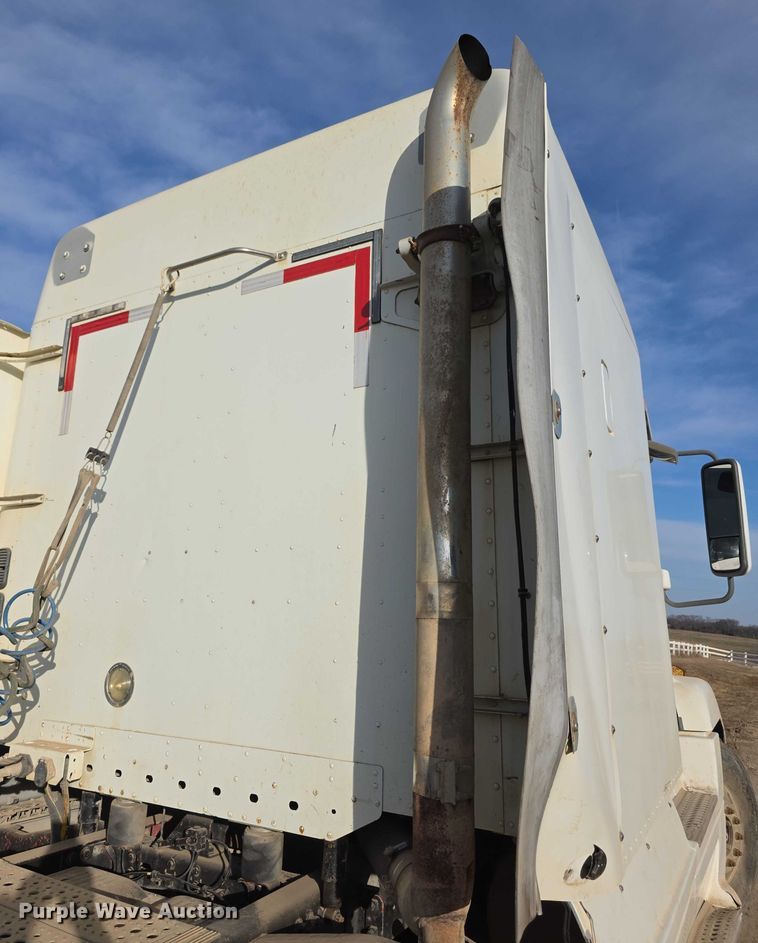 image for item FI0743 2005 Freightliner CST120 semi truck