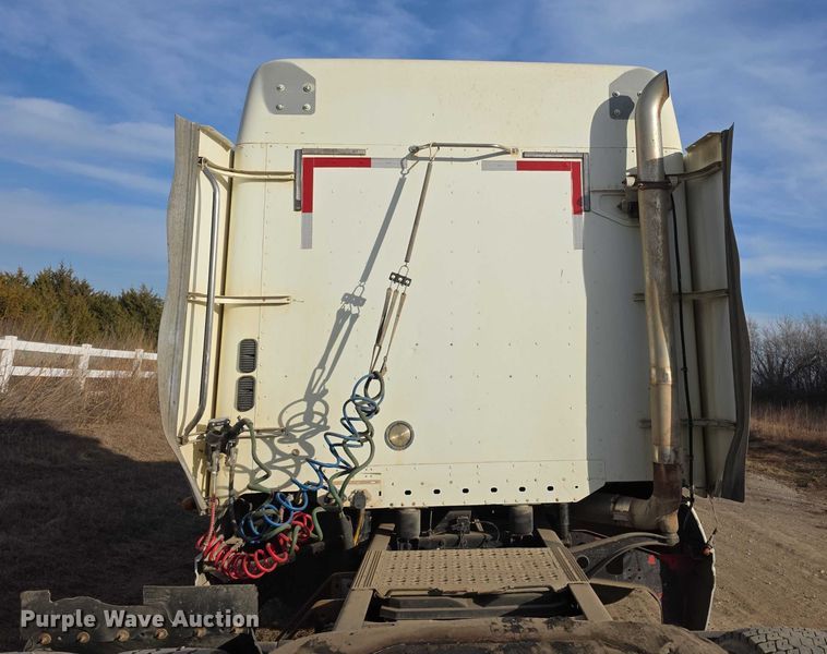 image for item FI0743 2005 Freightliner CST120 semi truck