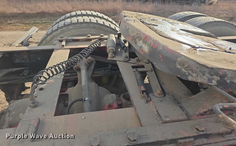 image for item FI0743 2005 Freightliner CST120 semi truck