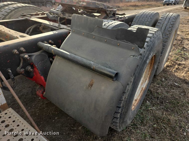 image for item FI0743 2005 Freightliner CST120 semi truck