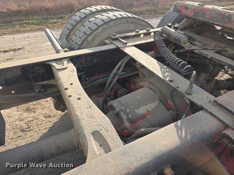 image for item FI0743 2005 Freightliner CST120 semi truck